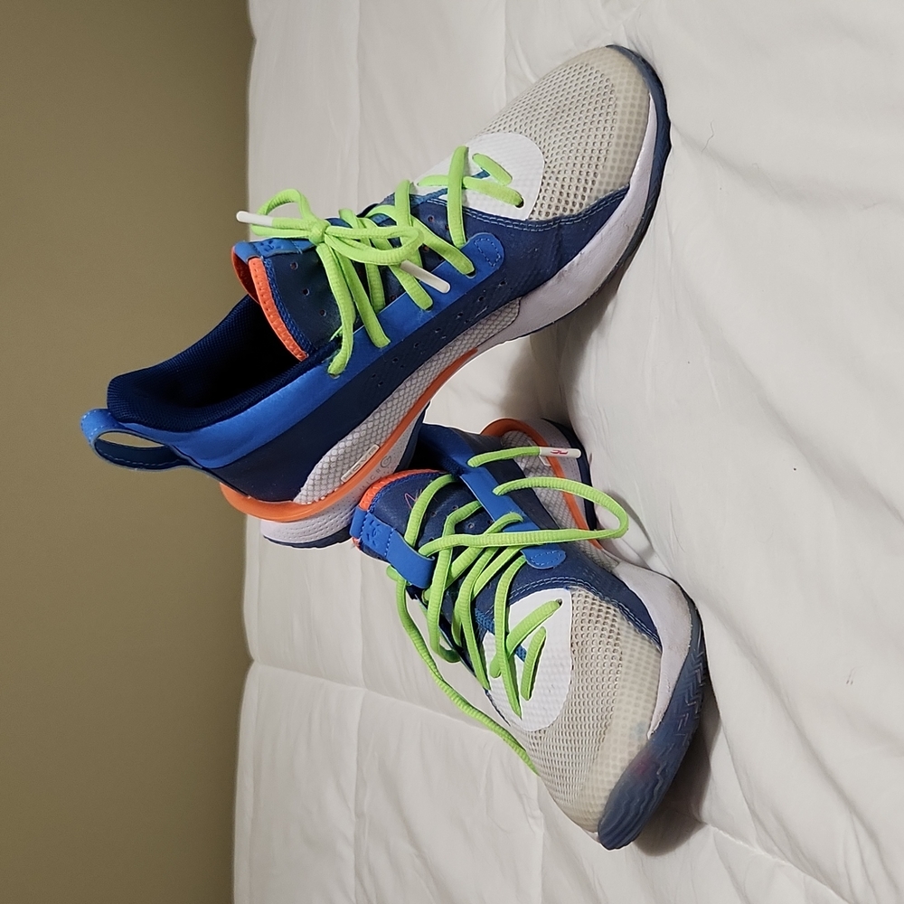 Boys Steph Curry basketball shoes